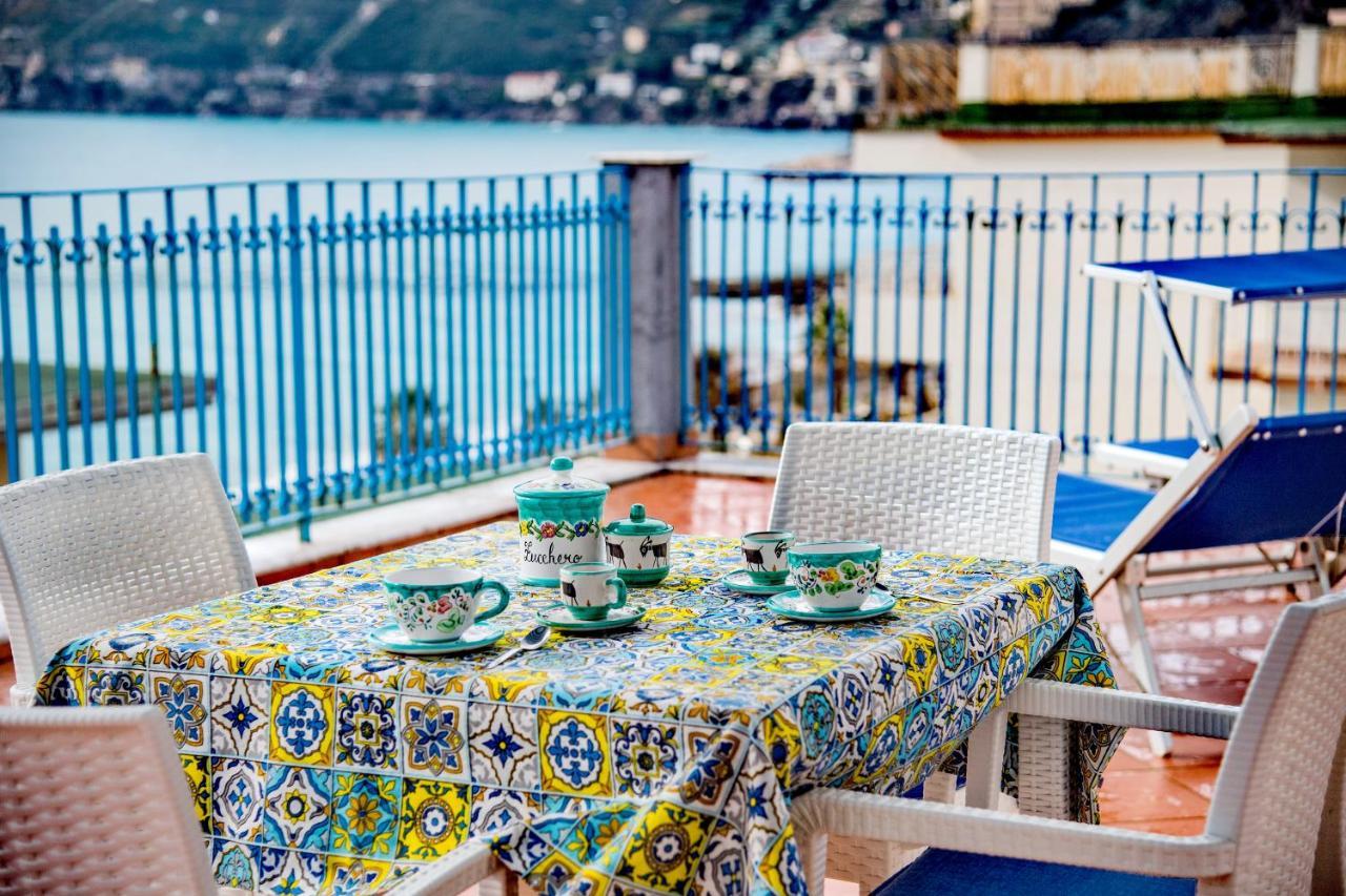 Apartamento A Terrace On The Sea Maiori Exterior foto